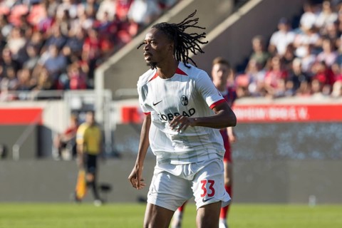 Football match, Jordy MAKENGO SC Freiburg attentively watching an action with view to the left,