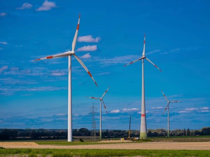 Wind turbines and high-voltage pylons with power lines at the Schacht Konrad wind farm, Salzgitter,