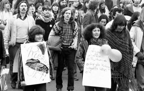 25, 000 called by the peace movement demonstrated against new nuclear missiles, neutron bomb and