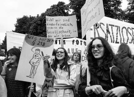 Women and men demonstrated in Bonn on 2. 6. 1973 against the abortion paragraph 218, Germany,
