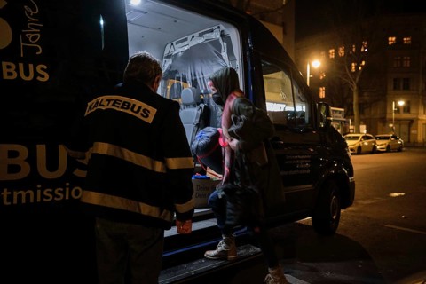 Germany, Berlin, 25.11.2018, cold bus of the Berlin City Mission, homeless person, employee of the