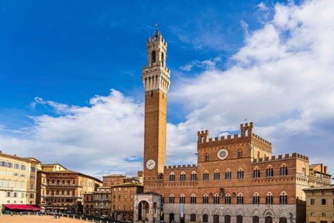 View of the Palazzo Pubblico town hall in Siena, Italy, Europe