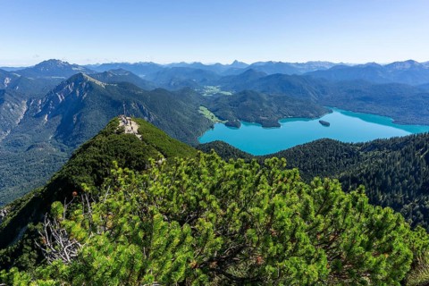 View from Herzogstand to its fore summit, Jochberg, Benediktenwand, Jachenau, Rofan Mountains and