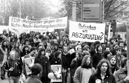 25, 000 called by the peace movement demonstrated against new nuclear missiles, neutron bomb and