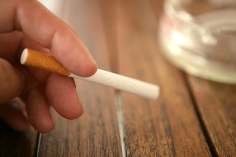 Take one minute before lighting the cigarette, stop smoking