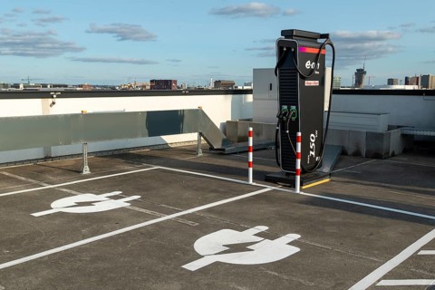 Mobility, e-charging Hamburg, charging station, charging station for electric vehicles on the car