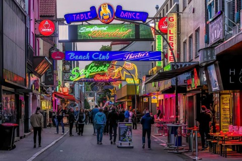 Große Freiheit Side street to the Reeperbahn in the evening hours, St. Pauli, Hanseatic City of