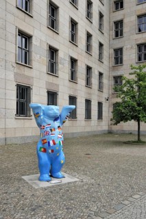 Bear sculpture, heraldic animal, Buddy, Berlin Bear, Ministry of Finance, Berlin, Germany, Europe