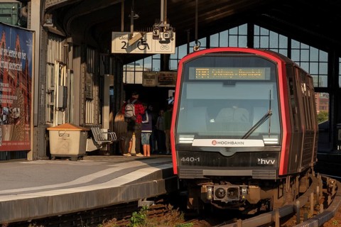 Underground, Hamburger Verkehrsverbund HVV, local transport, train of the underground line U3 at