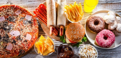 Foods enhancing the risk of cancer. Junk food