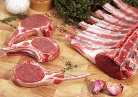 LAMB CHOP WITH GARLIC AND THYME