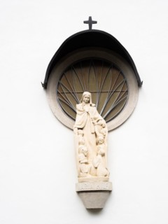 Maria Mutter Gottes, stone sculpture, pilgrimage church Maria Fieberbründl, Feistritztal, East