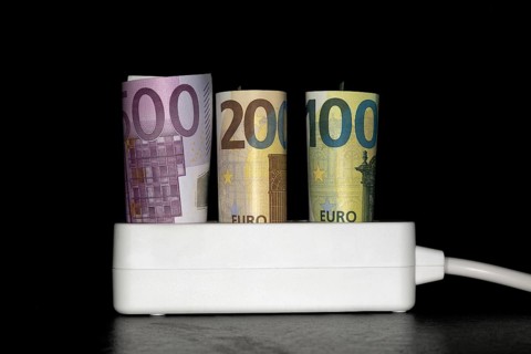 Symbol photo for electricity costs, socket with 3 banknotes, 500 €, 200€ and a 100€ banknote,