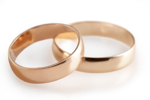 wedding rings and roses
