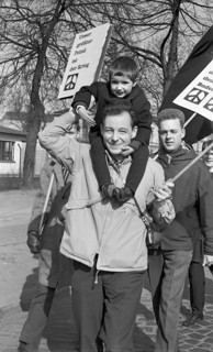The 1964 Easter March led by the Campaign for Disarmament, here in Bremen on 29. 3. 1964, was