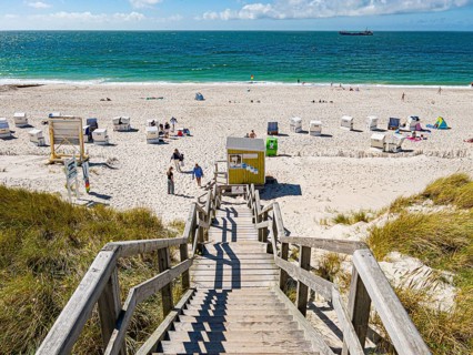 Dune crossing to the west beach of Hörnum at the dune restaurant Landfein, Hörnum, Sylt