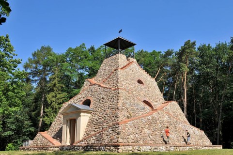 Pyramid of the Count of Schmettau, Count of Schmettau, Garzau-Garzin, Märkische Schweiz,