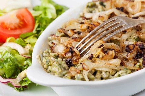 Spinach spaetzle with fork