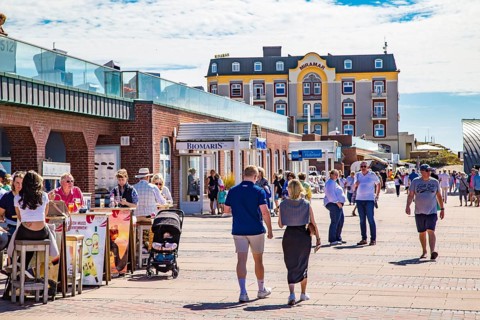 Promenade of Westerland, behind Hotel Miramar, Island Sylt, Germany, Europe