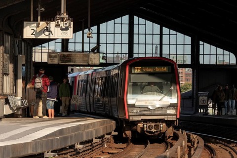 Underground, Hamburger Verkehrsverbund HVV, local transport, train of the underground line U3 At