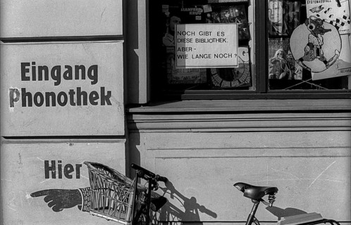 Germany, Berlin, 18 October 1991, children's library in Wörther Straße on Kollwitzplatz, sign: This