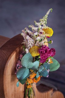 Flower arrangement on the church pew in the chapel on the Schweineberg from 1977, Schweineberg near