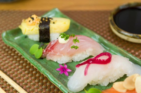 Platter with different types of nigirizushi, nigiri with different fish and one decorated with a