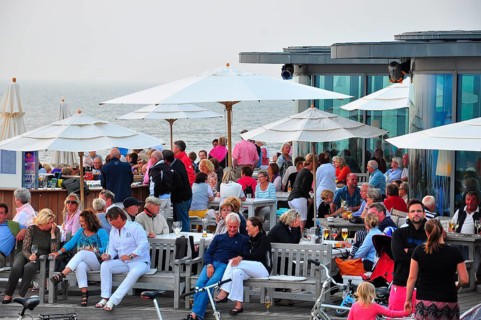 Summer, holiday, North Sea, beach promenade, tourists, beach bar, milk bar, East Frisia, Norderney,