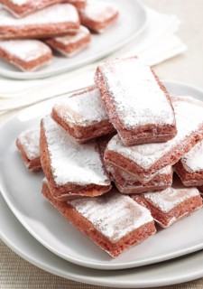 BISCUIT ROSE DE REIMS, PINK BISCUIT EATEN AFTER DIPPING IN CHAMPAGNE
