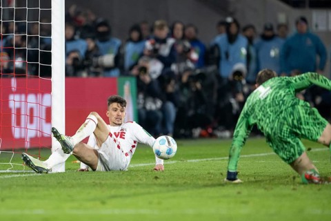 BEAUTIFUL SPORTS/ (DFL/DFB REGULATIONS PROHIBIT ANY USE OF PHOTOGRAPHS AS IMAGE SEQUENCES AND/OR