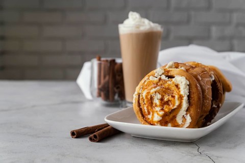 Cinnamon rolls beverage