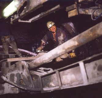 In operation in the roadway with the miners at hard work. Here on 21. 10. 1986, Dortmund-Walsum: