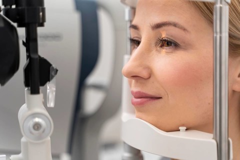 Woman eyes consult 3