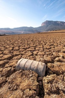 Landscape of ecological tragedy in the Panta de Sau reservoir with four percent of water capacity