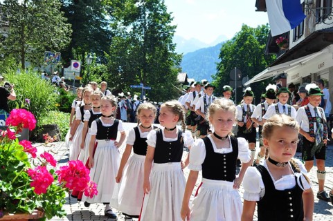 Bavaria, Werdenfels, Garmisch-Partenkirchen, customs, tradition, parade, girls, dirndl