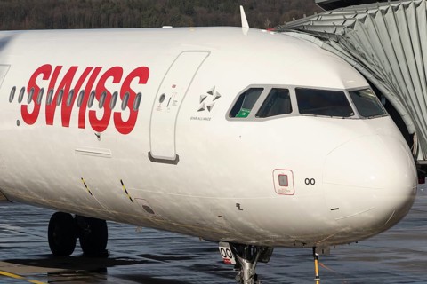 Flight, Airbus A321-212 passenger aircraft of the airline Swiss International Air Lines at the
