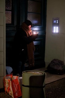 Germany, Berlin, 25.12.2021, Cold bus of the Berlin City Mission, homeless woman in a house