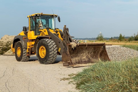 Coastal defence, wheel loader on the sandy beach on the Priwall, seaside resort of Travemünde,