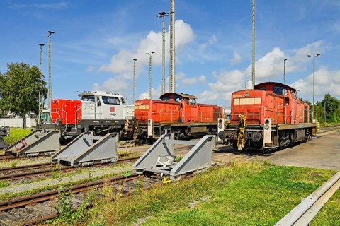 Three shunting locomotives on the siding at the buffer stop, Bremerhaven, Bremen, Germany, Europe