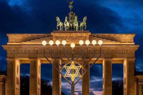 Germany, Berlin, 02.01.2025, Hanukkah candlestick Pariser Platz, in front of the Brandenburg Tor,