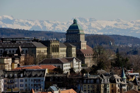 Der Universitäts-Turm und die Eidgenössisch Technische Hochschule von Zürich. The University-Tower
