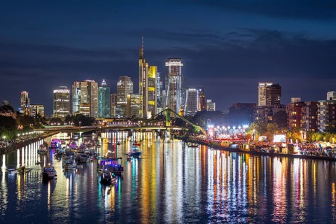 Around 12, 000 visitors listen to the sounds of the Frankfurt Radio Symphony Orchestra under the