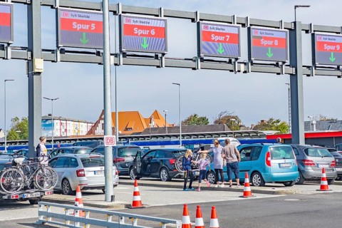 Rail loading for the crossing by car train from Sylt to Niebüll on the mainland, DB Shuttle,