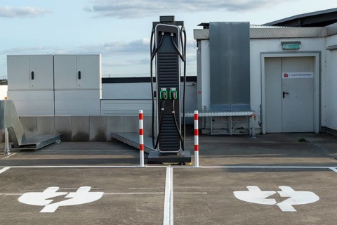 Mobility, e-charging Hamburg, charging station, charging station for electric vehicles on the car