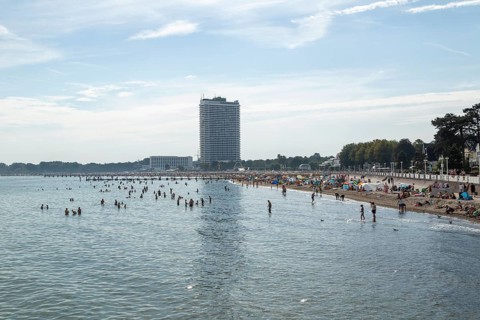 Symbolic picture weather, summer, bathers on the sandy beach at the Baltic Sea, in the background