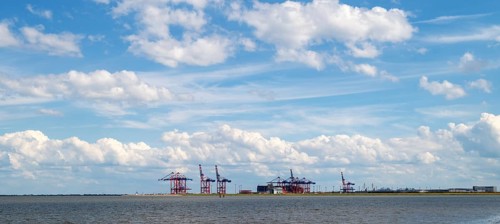 Cranes at EUROGATE Container Terminal, JadeWeserPort, Jade-Weser-Port, Wilhelmshaven, Lower Saxony,