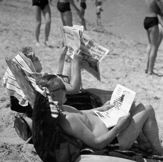 Bathers at Lake Garbsen near Hanover in the summer of 1959, Germany, Europe