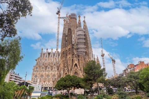 Basilica of the Sagrada Familia in Barcelona by the lake on a spring morning, Spain, Europe