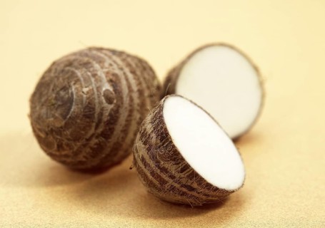 Taro (colocasia esculenta), Arum family, Eddo, Tuber of the Dasheen Plant
