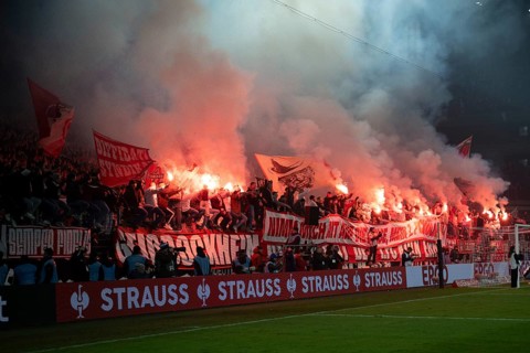 BEAUTIFUL SPORTS/ (DFL/DFB REGULATIONS PROHIBIT ANY USE OF PHOTOGRAPHS AS IMAGE SEQUENCES AND/OR
